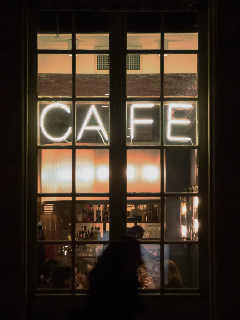 cafe - Paris - connection - startup-business- connection